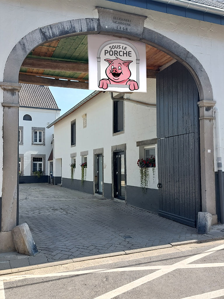 Sous le porche : boucherie à la ferme