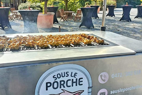 Sous le porche : boucherie à la ferme